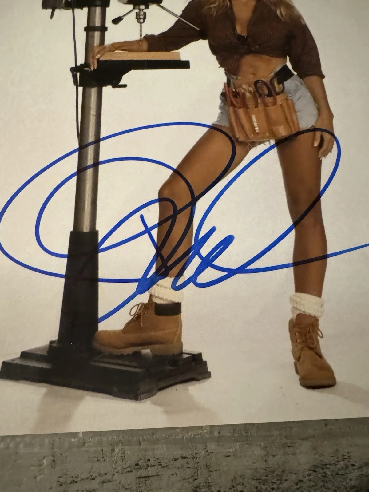 Pamela Anderson — Pamela Anderson Signed Autographed 8X10 Photo Baywatch Playboy COA Tool Time, image 2