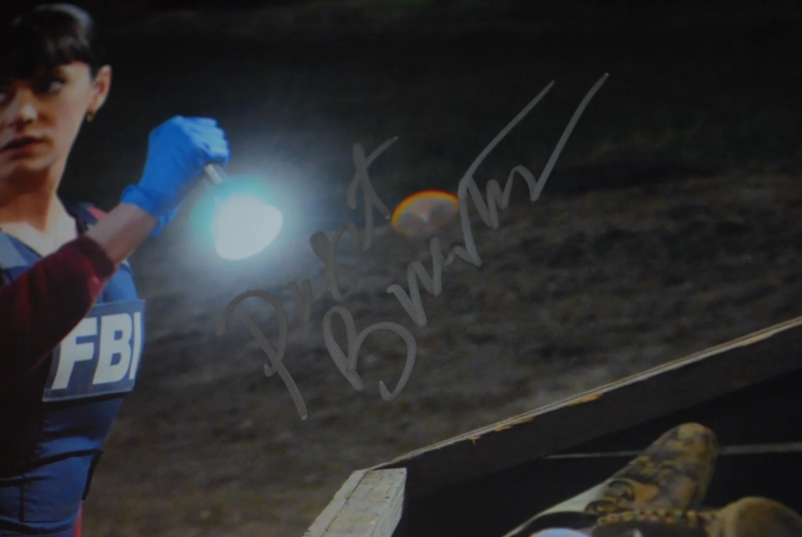 PAGET BREWSTER — PAGET BREWSTER Crimnal Minds Signed 8X10 Photo Beckett COA BH85311, image 2