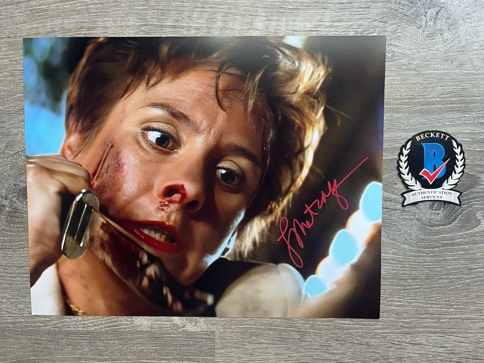Laurie Metcalf — Laurie Metcalf Signed Scream 11x14 Photo Beckett COA Ghostface Mrs. Loomis