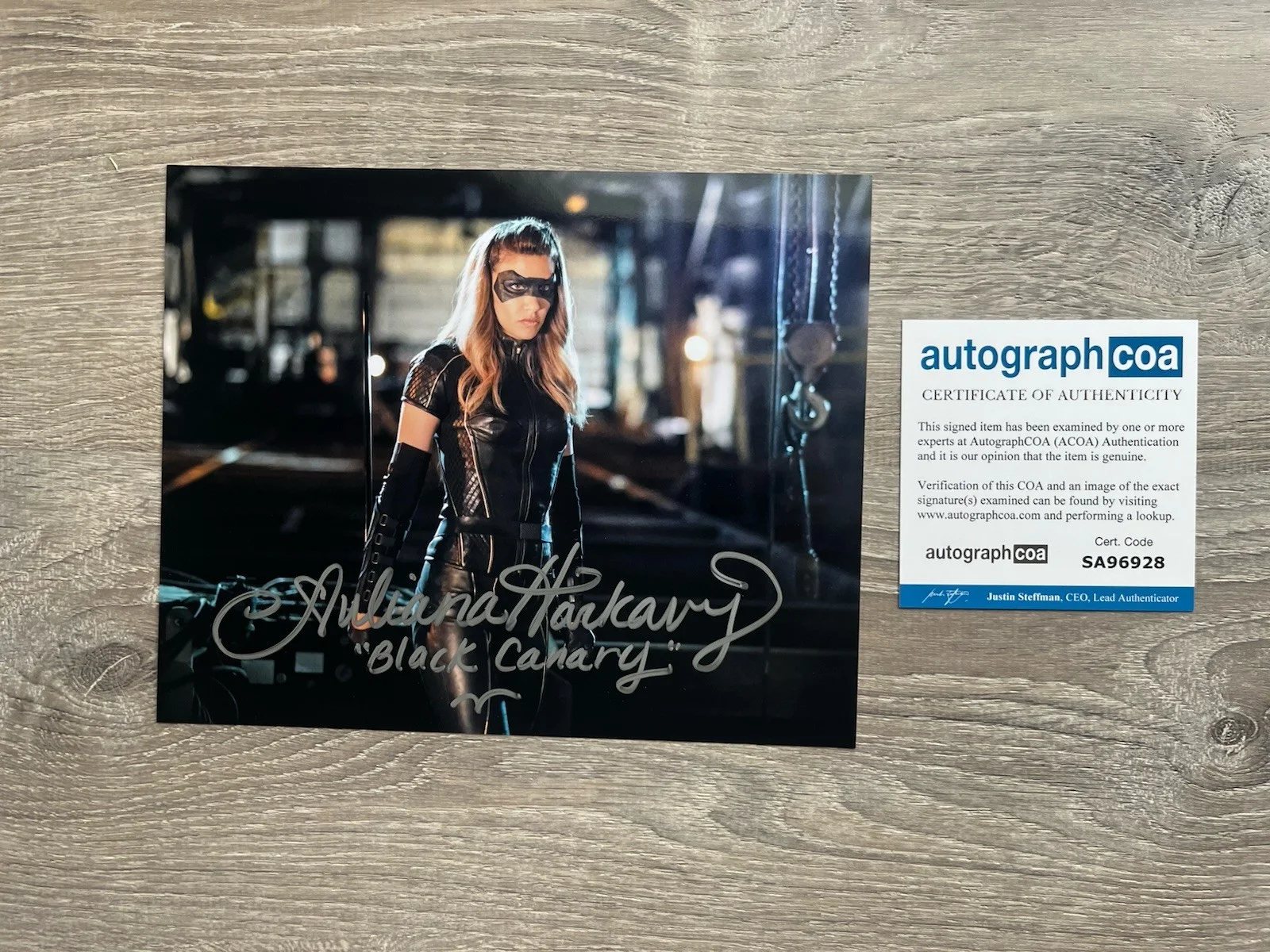 Juliana Harkavy — Juliana Harkavy Signed Black Canary Metallic 8x10 Photo ACOA COA Arrow DC