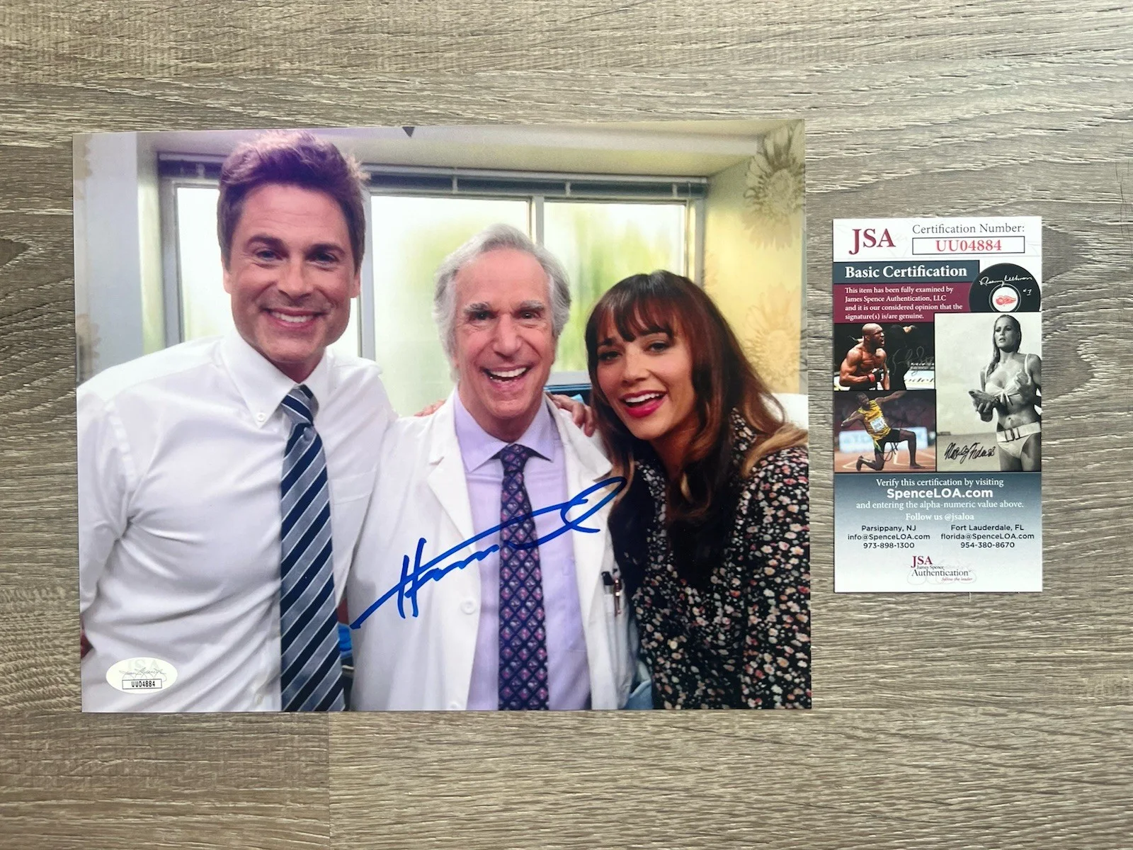 Henry Winkler — Henry Winkler Signed 8x10 Photo JSA COA Park and Recreation Fonzie Rec