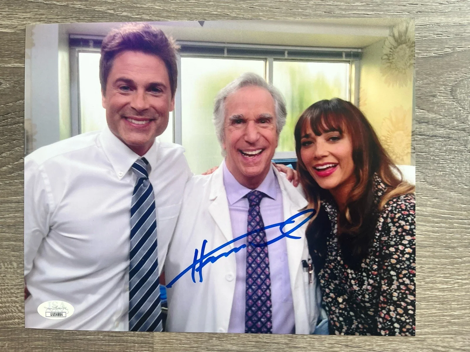 Henry Winkler — Henry Winkler Signed 8x10 Photo JSA COA Park and Recreation Fonzie Rec, изображение 2