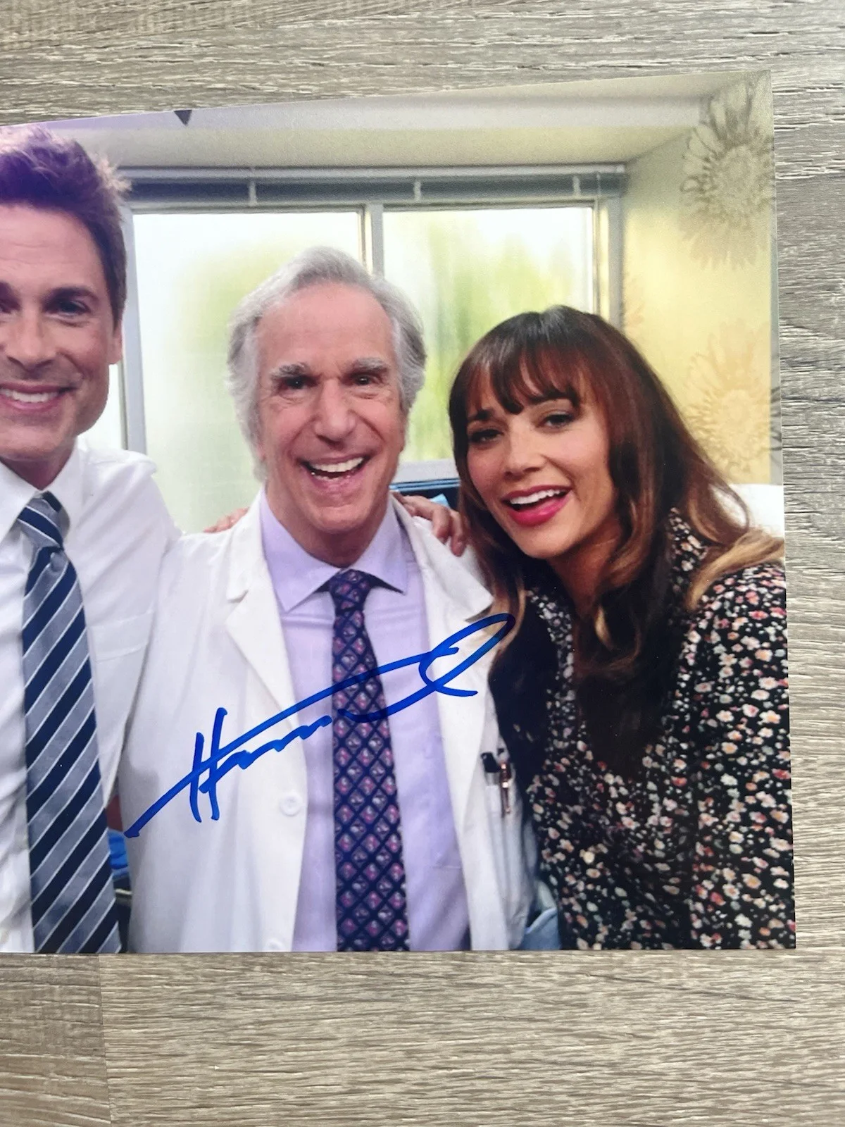 Henry Winkler — Henry Winkler Signed 8x10 Photo JSA COA Park and Recreation Fonzie Rec, изображение 3