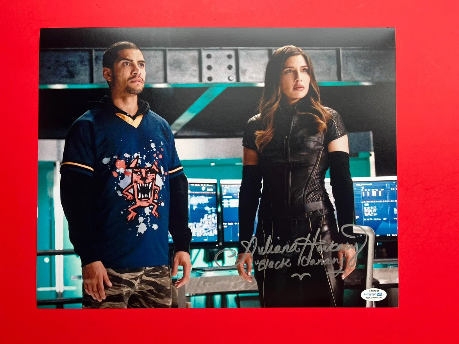 Juliana Harkavy — Juliana Harkavy Signed Black Canary 11x14 Photo ACOA Arrow DC Dinah Drake, изображение 2