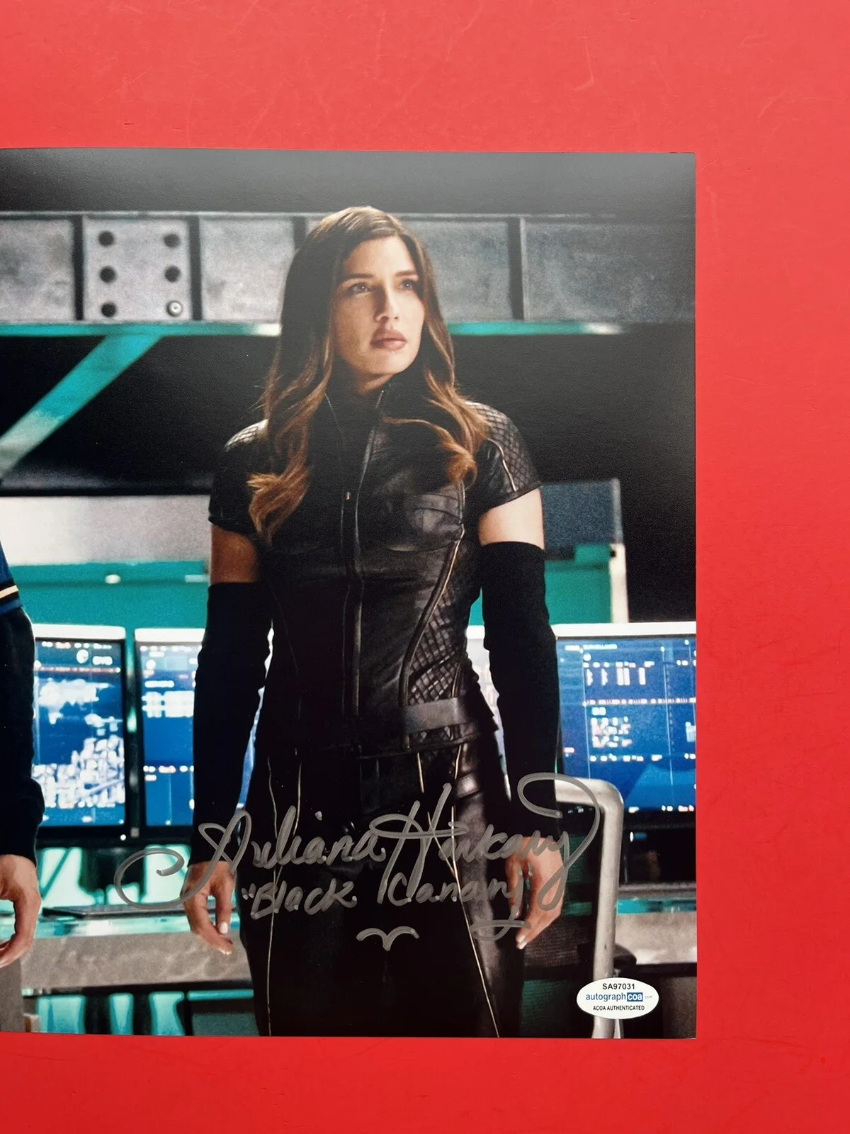 Juliana Harkavy — Juliana Harkavy Signed Black Canary 11x14 Photo ACOA Arrow DC Dinah Drake, изображение 3