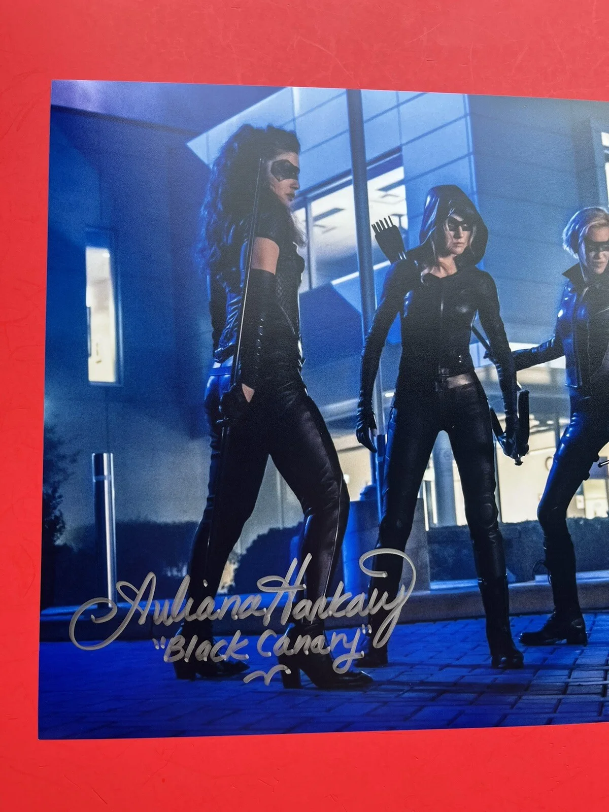 Juliana Harkavy — Juliana Harkavy Signed Black Canary 11x14 Photo ACOA Arrow DC Dinah Drake, изображение 3
