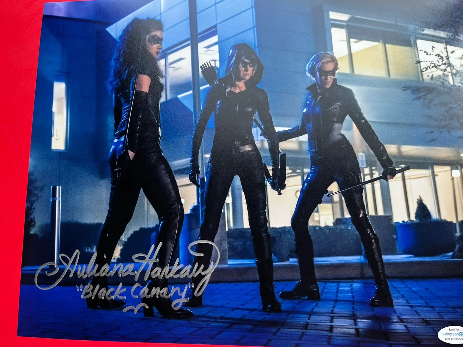 Juliana Harkavy — Juliana Harkavy Signed Black Canary 11x14 Photo ACOA Arrow DC Dinah Drake, изображение 5