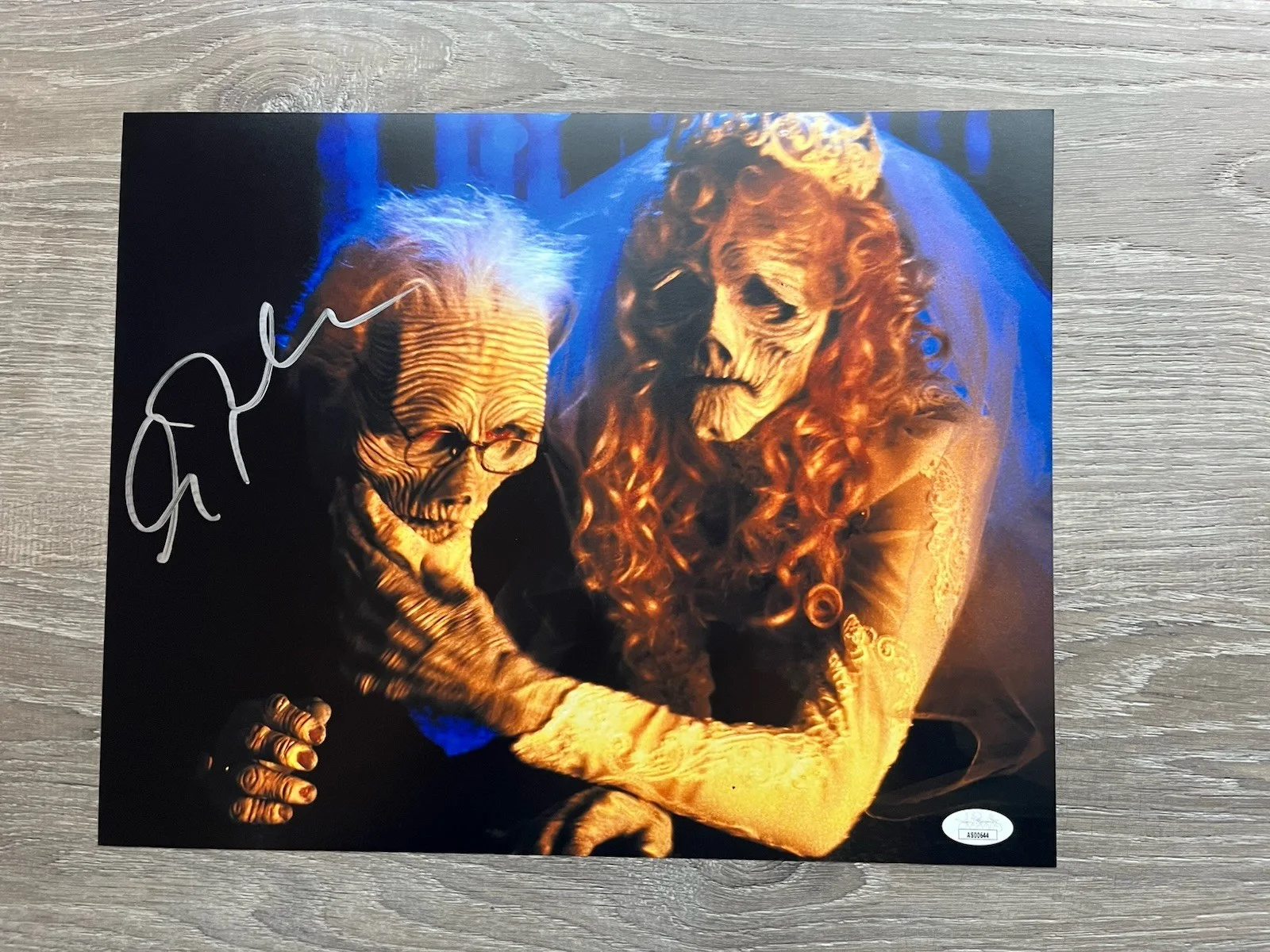 Alec Baldwin — Alec Baldwin Signed Beetlejuice 11x14 Photo JSA COA Adam Maitland Horror Auto, изображение 2