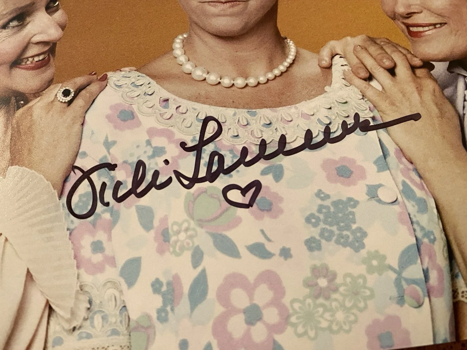 Vicki Lawrence — Vicki Lawrence Signed Autographed Photo Mamas Family Golden Girls Beckett BAS, изображение 3