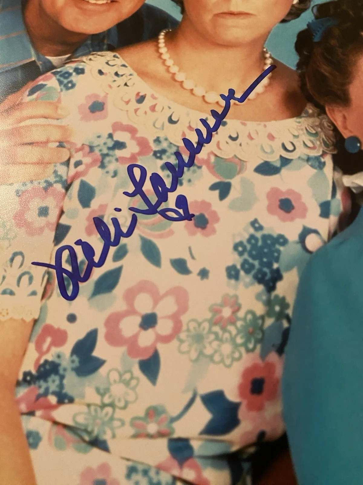Vicki Lawrence — Vicki Lawrence Signed Autographed Photo Mamas Family Cast Trio Beckett BAS, изображение 3