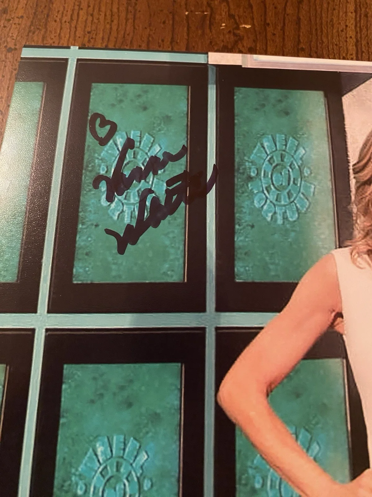Vanna White — Vanna White Signed Autographed 8x10 Photo Wheel Of Fortune Beckett BAS, изображение 3
