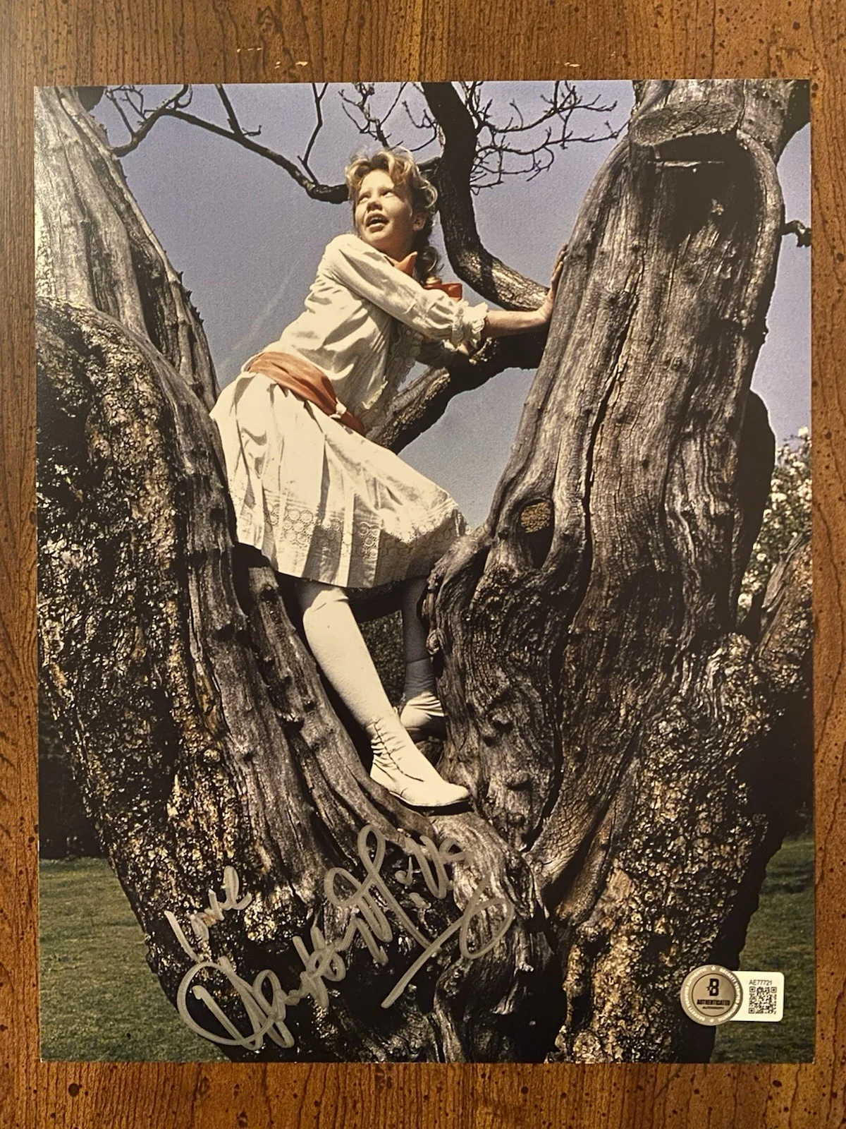 Hayley Mills — Hayley Mills Signed Autographed Photo Pollyanna Disney Classic Beckett BAS