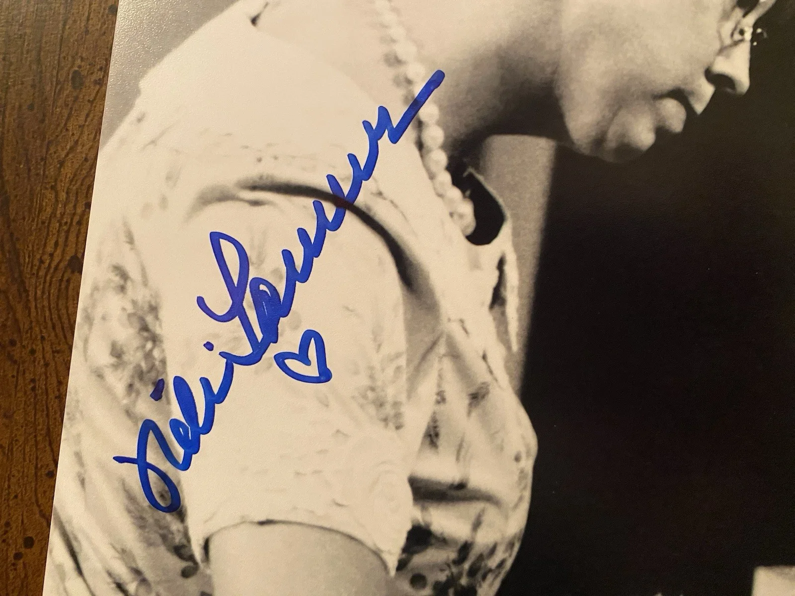 Vicki Lawrence — Vicki Lawrence Signed Autographed Photo Mamas Family w Betty White Beckett BAS, изображение 2