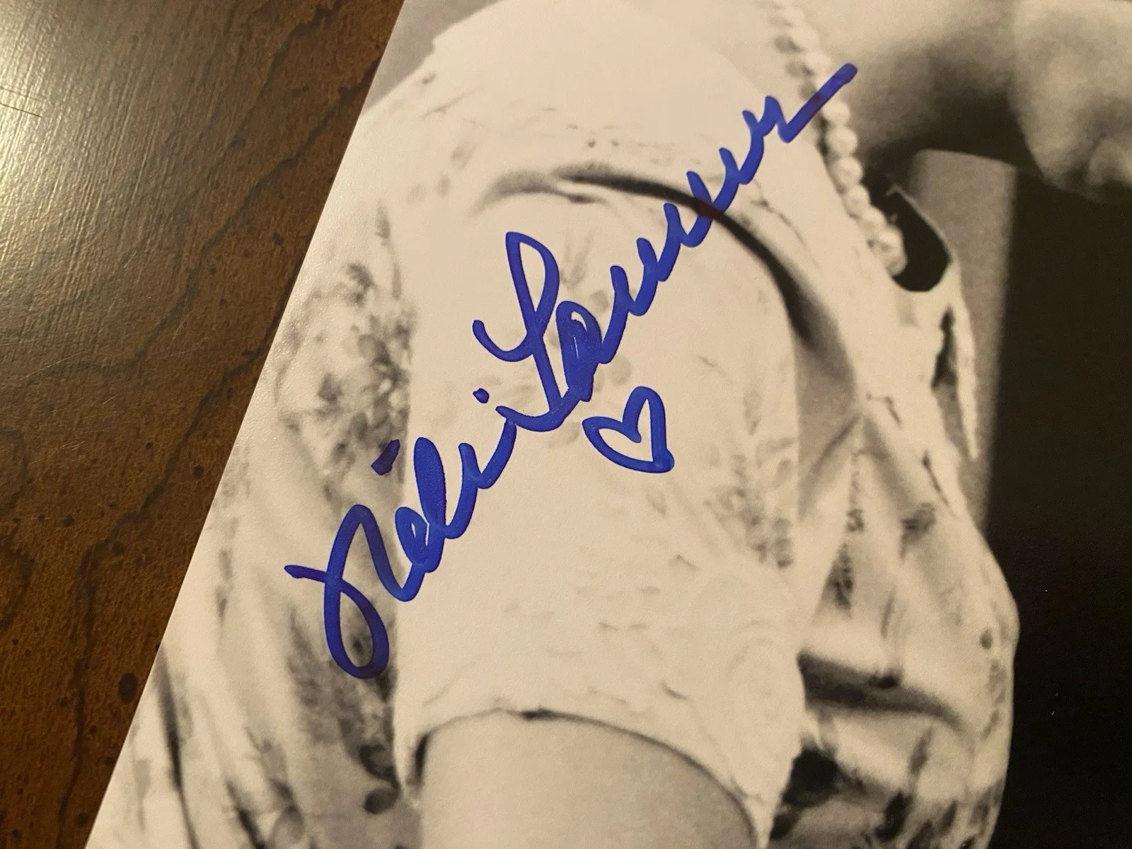 Vicki Lawrence — Vicki Lawrence Signed Autographed Photo Mamas Family w Betty White Beckett BAS, изображение 3