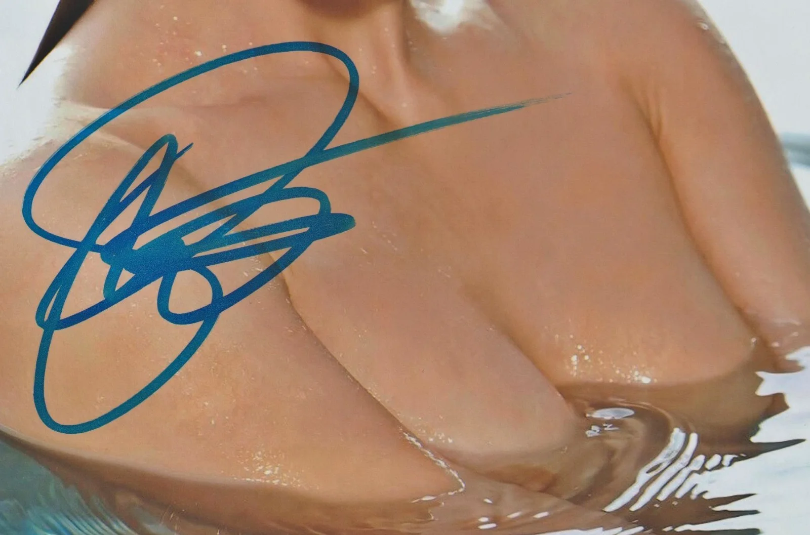 Olivia Wilde — OLIVIA WILDE signed / autographed 8x10 photo - comes with COA - SEXY PIECE!, image 2