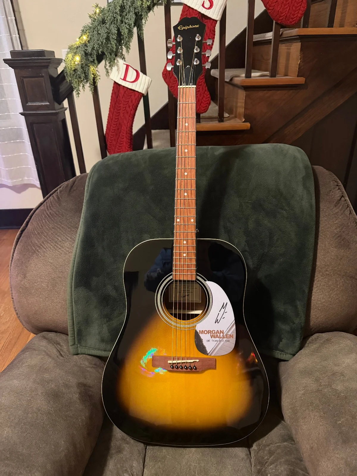 Epiphone PR150VS Acoustic Guitar Signed By Morgan Wallen - New In Box, изображение 2