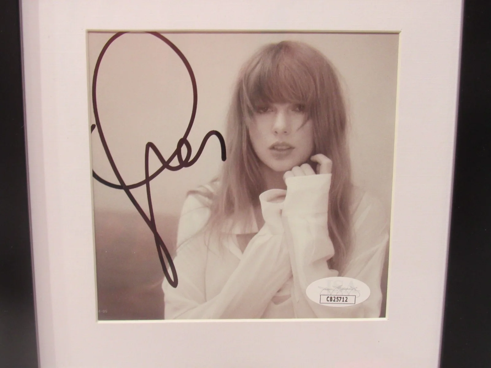 Taylor Swift Signed Autograph CD Insert & 1989 Album Framed JSA COA, image 3