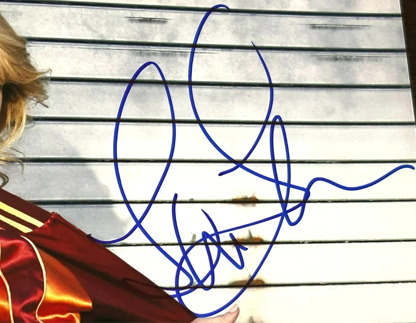 BEAUTIFUL LEA THOMPSON HOWARD THE DUCK SIGNED PHOTO, image 2