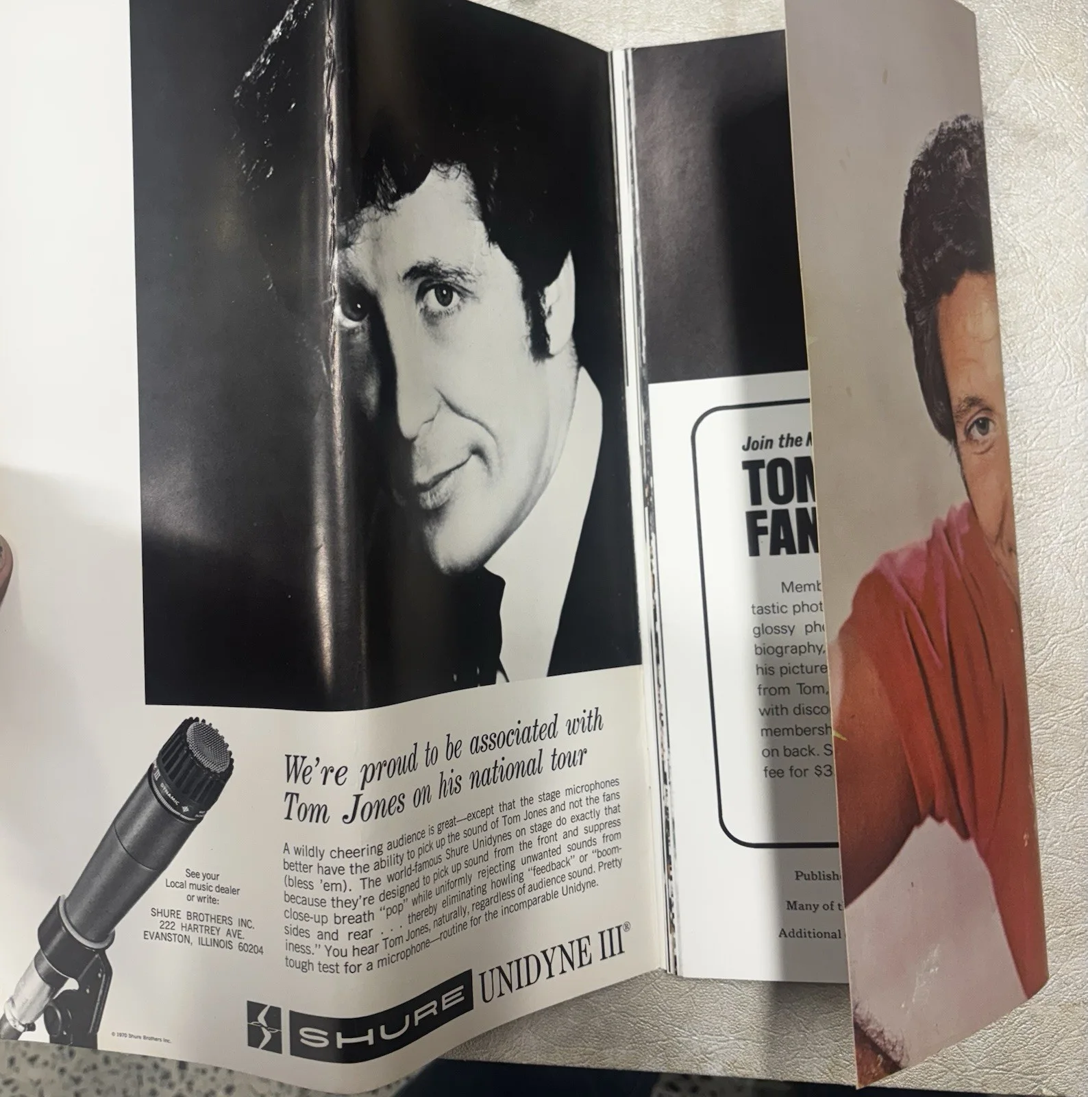 Pop & R&B Music Legend Tom Jones Signed Autographed Program Book, image 3