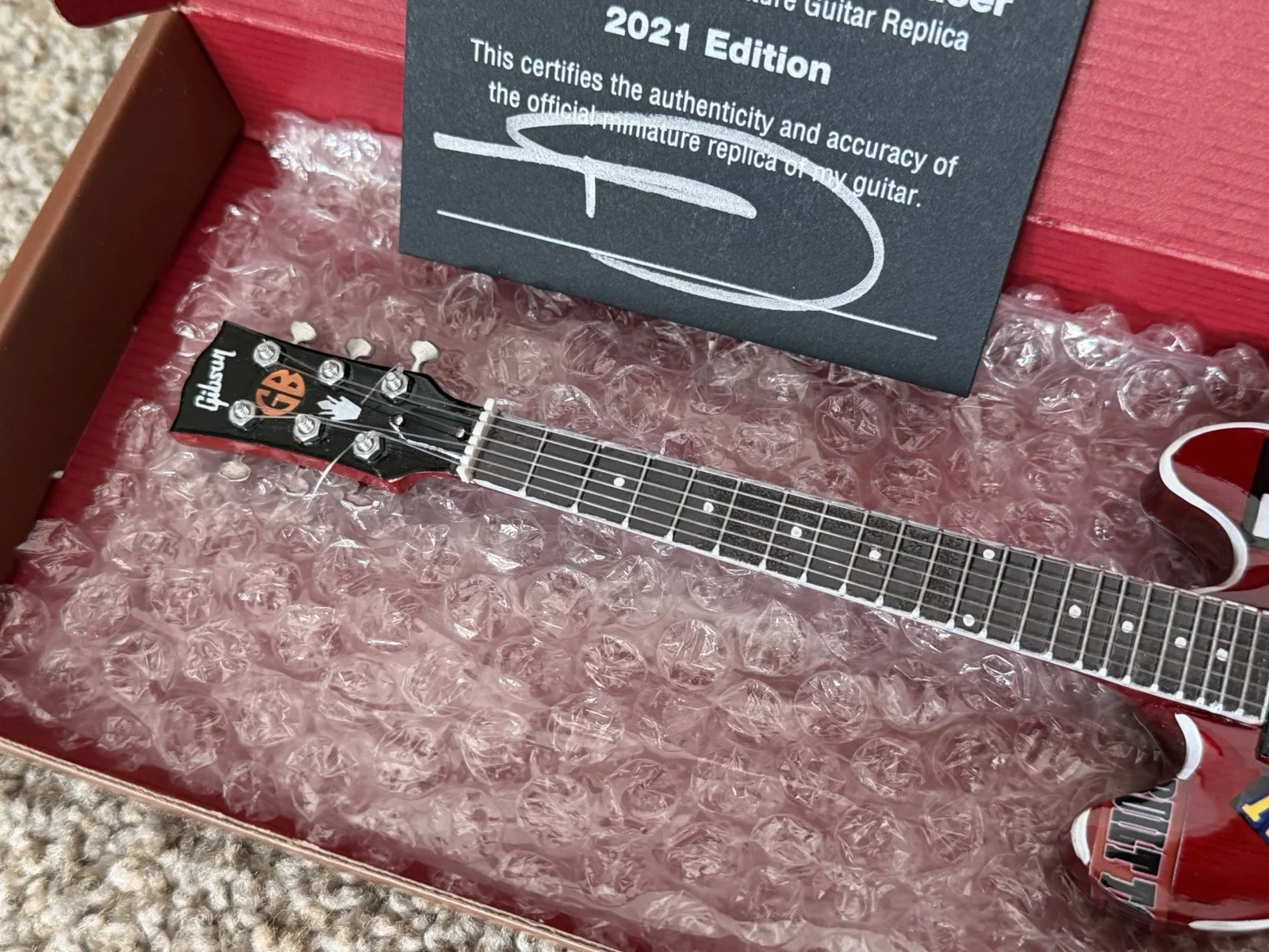 Tom DeLonge — Tom DeLonge Box Car Racer Miniature Guitar with SIGNED CARD AUTOGRAPHED Rare NEW, image 4