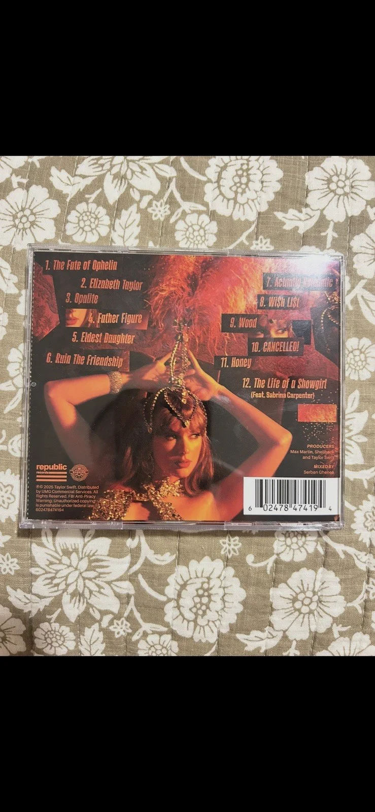 *RARE* LONG SIGNATURE Taylor Swift The Life Of A Showgirl SIGNED CD Photo 4 Open, изображение 3