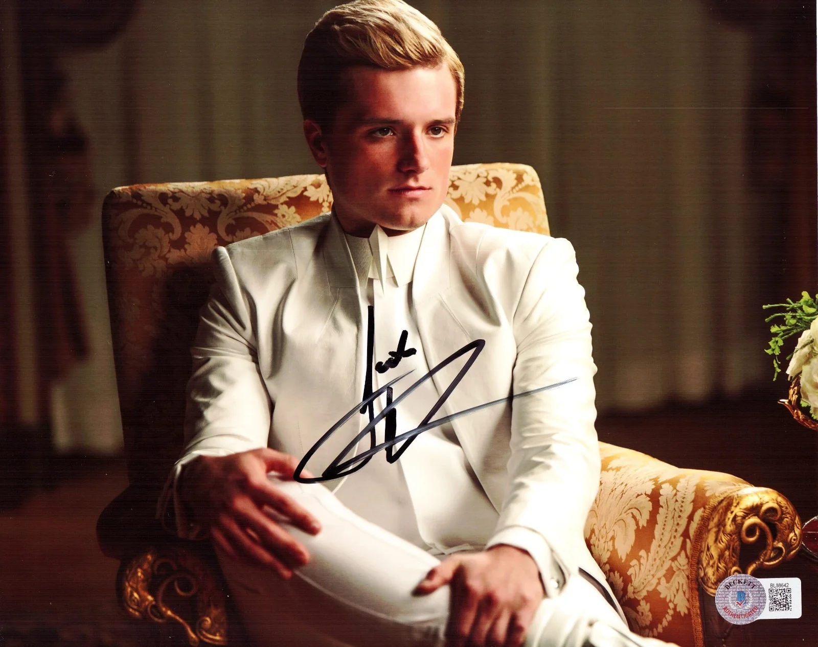 Josh Hutcherson — Josh Hutcherson Signed 8x10 Photo The Hunger Games Peeta Autograph Beckett