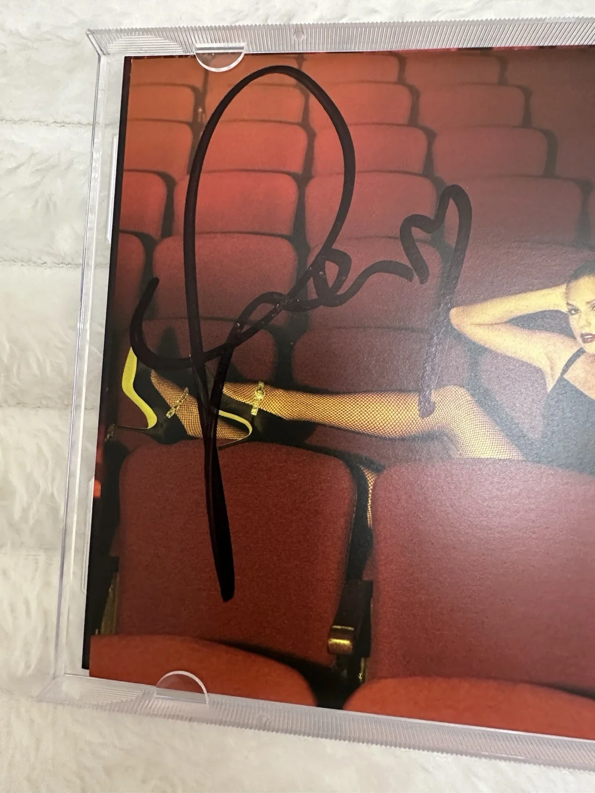 *RARE* LONG SIGNATURE Taylor Swift The Life Of A Showgirl SIGNED CD Photo 4 Open, изображение 2