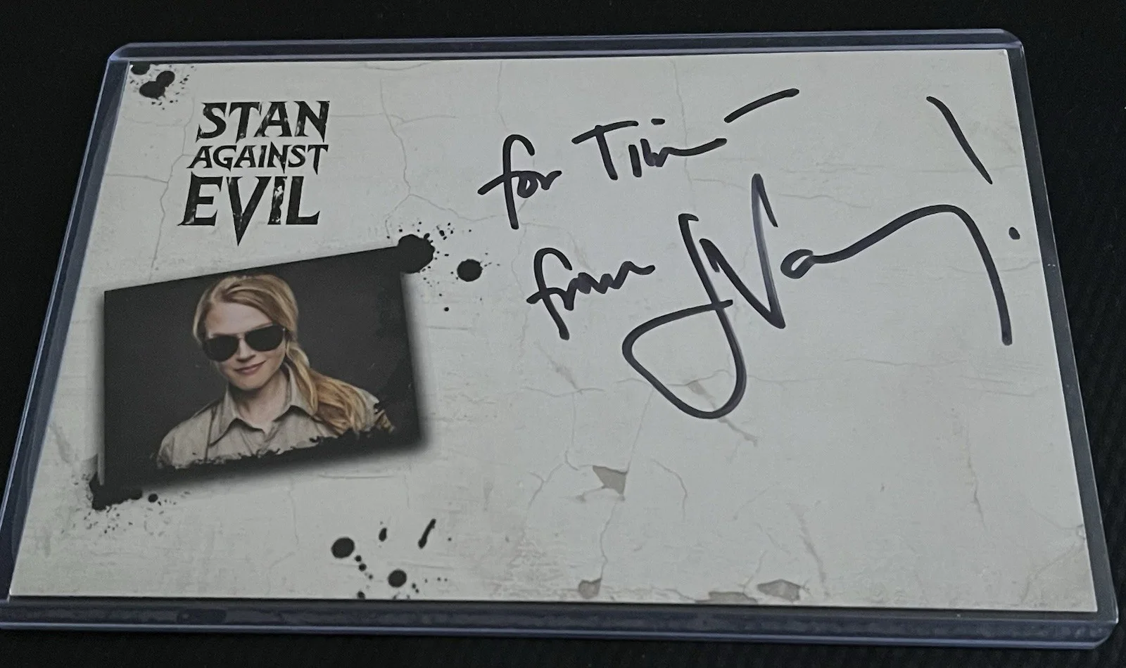 Janet Varney — Janet Varney Stan Against Evil Actress Signed 4x6 Promo Card COA Top Loader, изображение 2