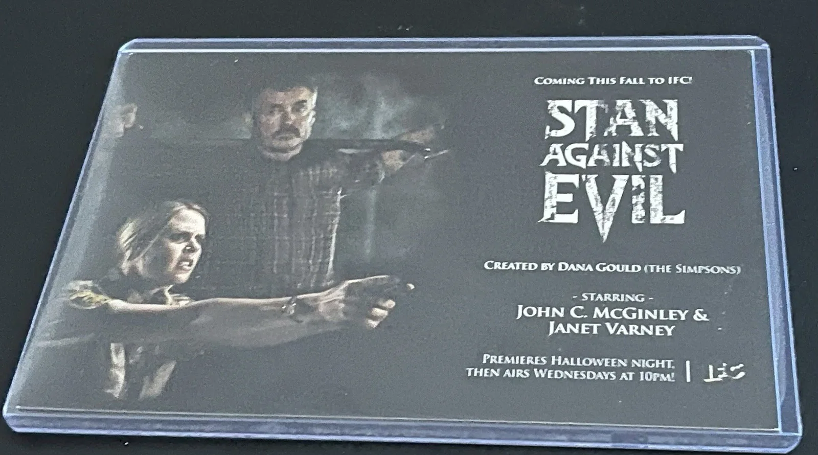 Janet Varney — Janet Varney Stan Against Evil Actress Signed 4x6 Promo Card COA Top Loader, изображение 4