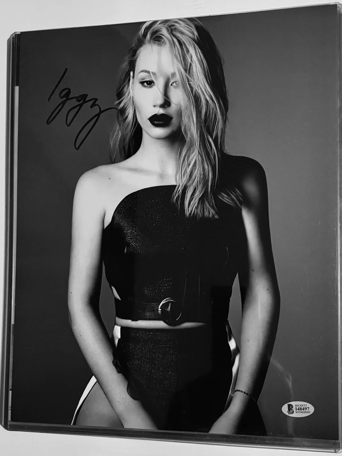 Iqqy Azalea Signed B/W 11x14 Beckett, image 4