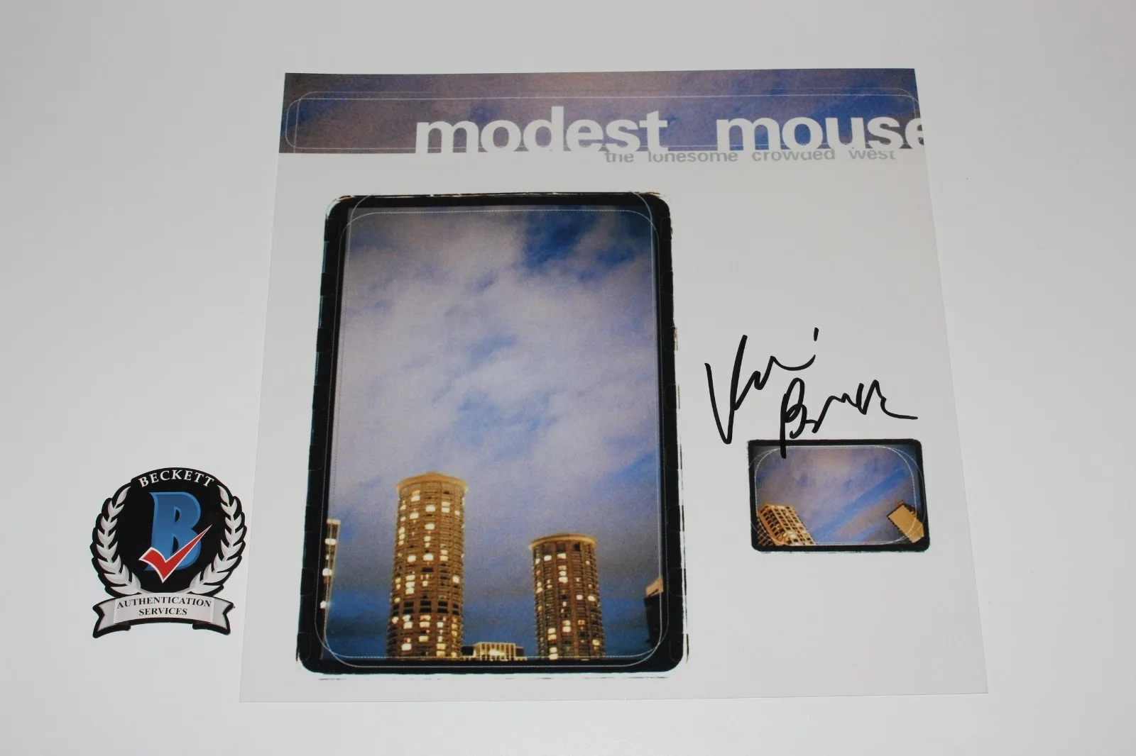 ISAAC BROCK MODEST MOUSE SIGNED LONESOME CROWDED WEST ALBUM FLAT PHOTO BECKETT, image 3