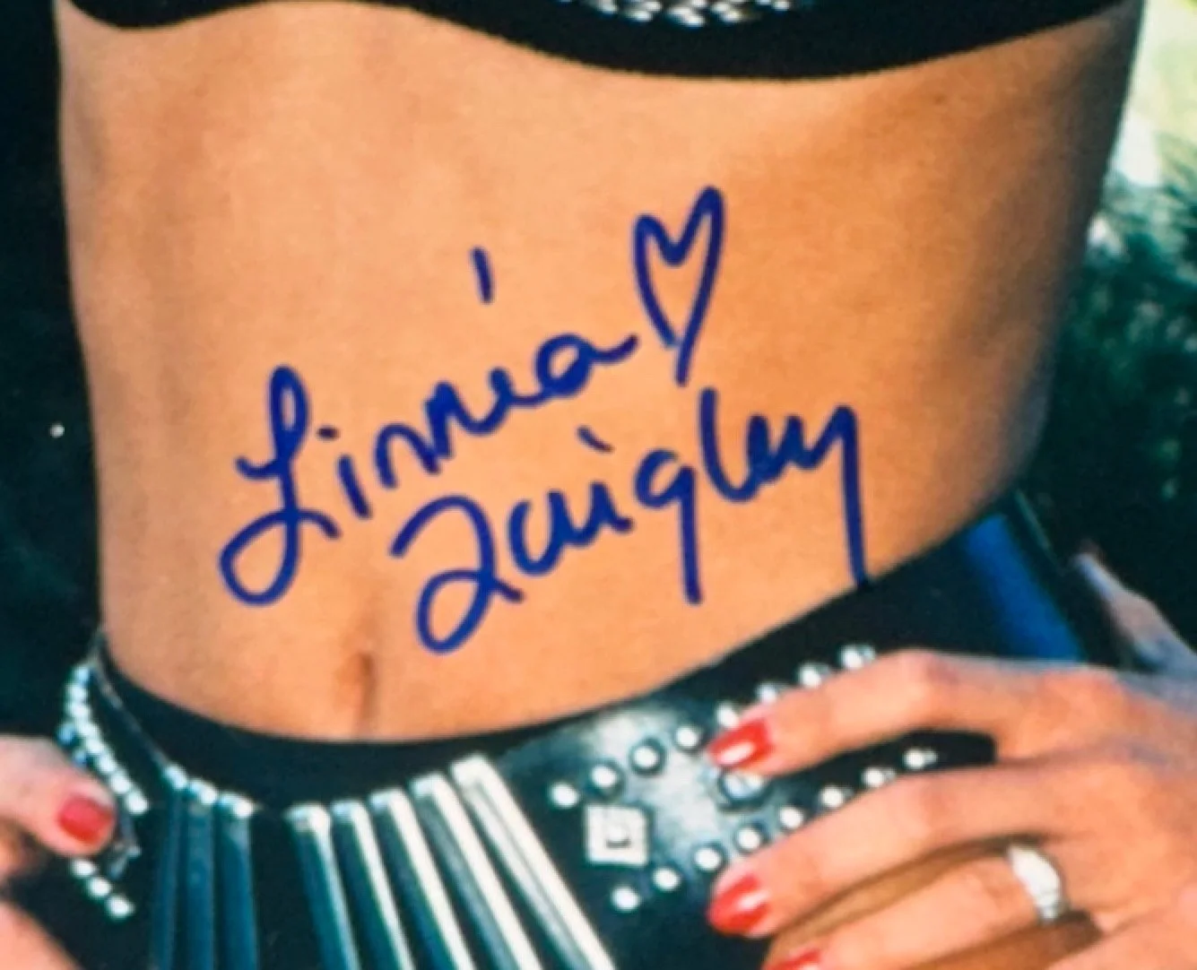 LINNIA QUIGLEY SIGNED PHOTO 8 X 10 AUTOGRAPHED SCREAM QUEEN, изображение 2