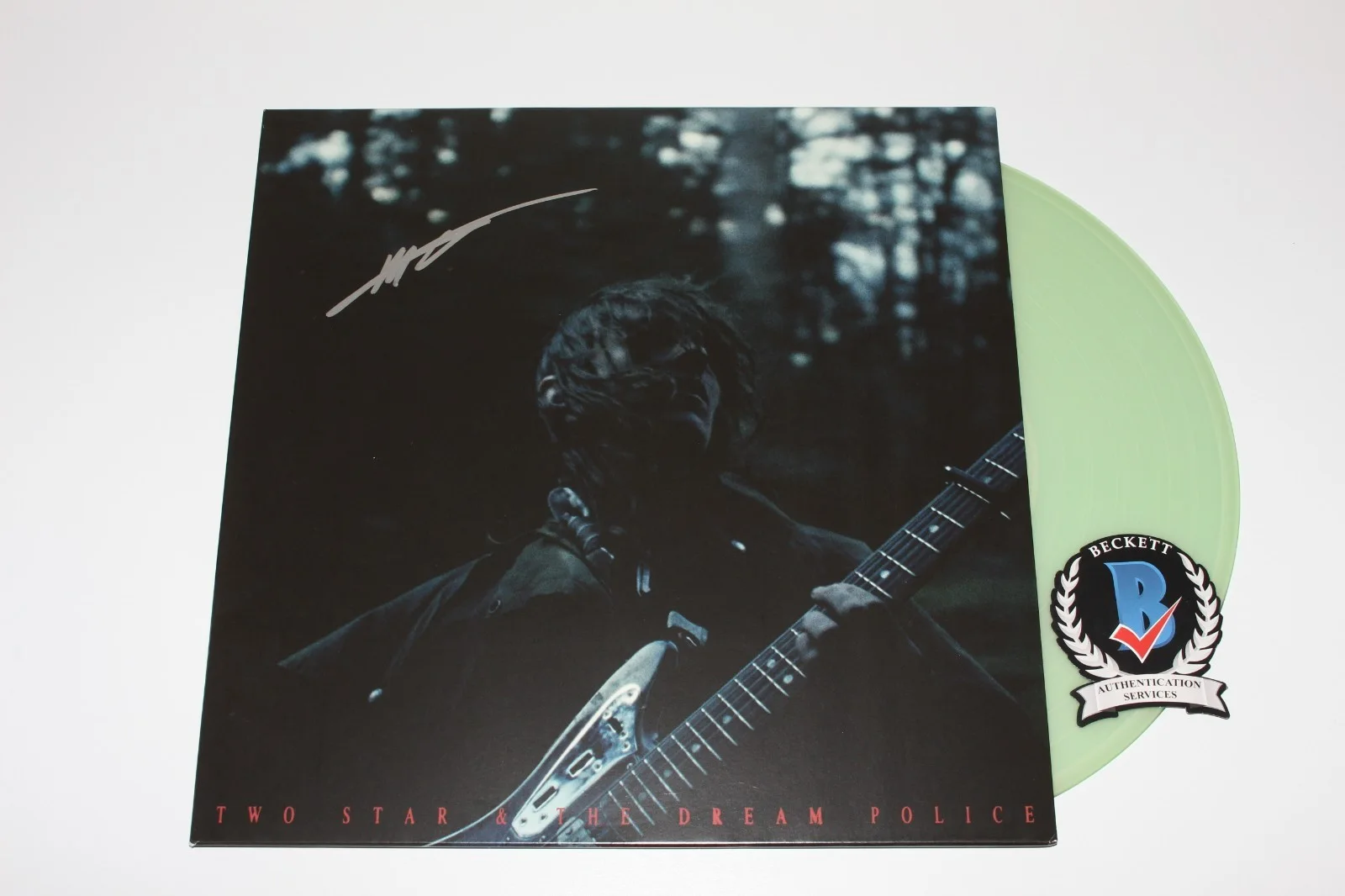 MK.GEE SIGNED TWO STAR & THE DREAM POLICE GREEN VINYL ALBUM RECORD BECKETT COA, изображение 3