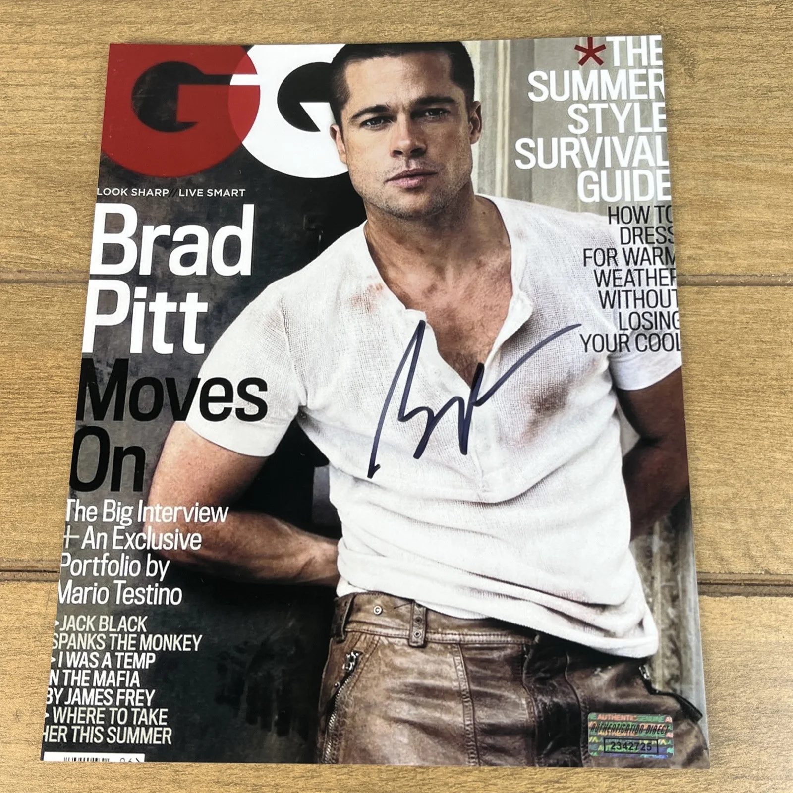 Brad Pitt — Brad Pitt Signed Photo Autographed GQ Cover Photo 8x10 w/COA Hologram