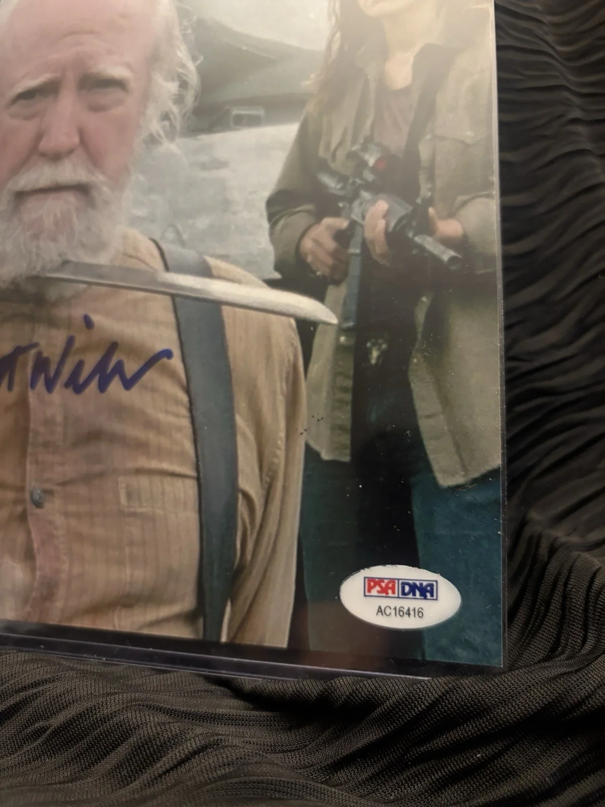 Scott Wilson — Scott Wilson “Hershel” Walking Dead Autographed 8x10, image 2
