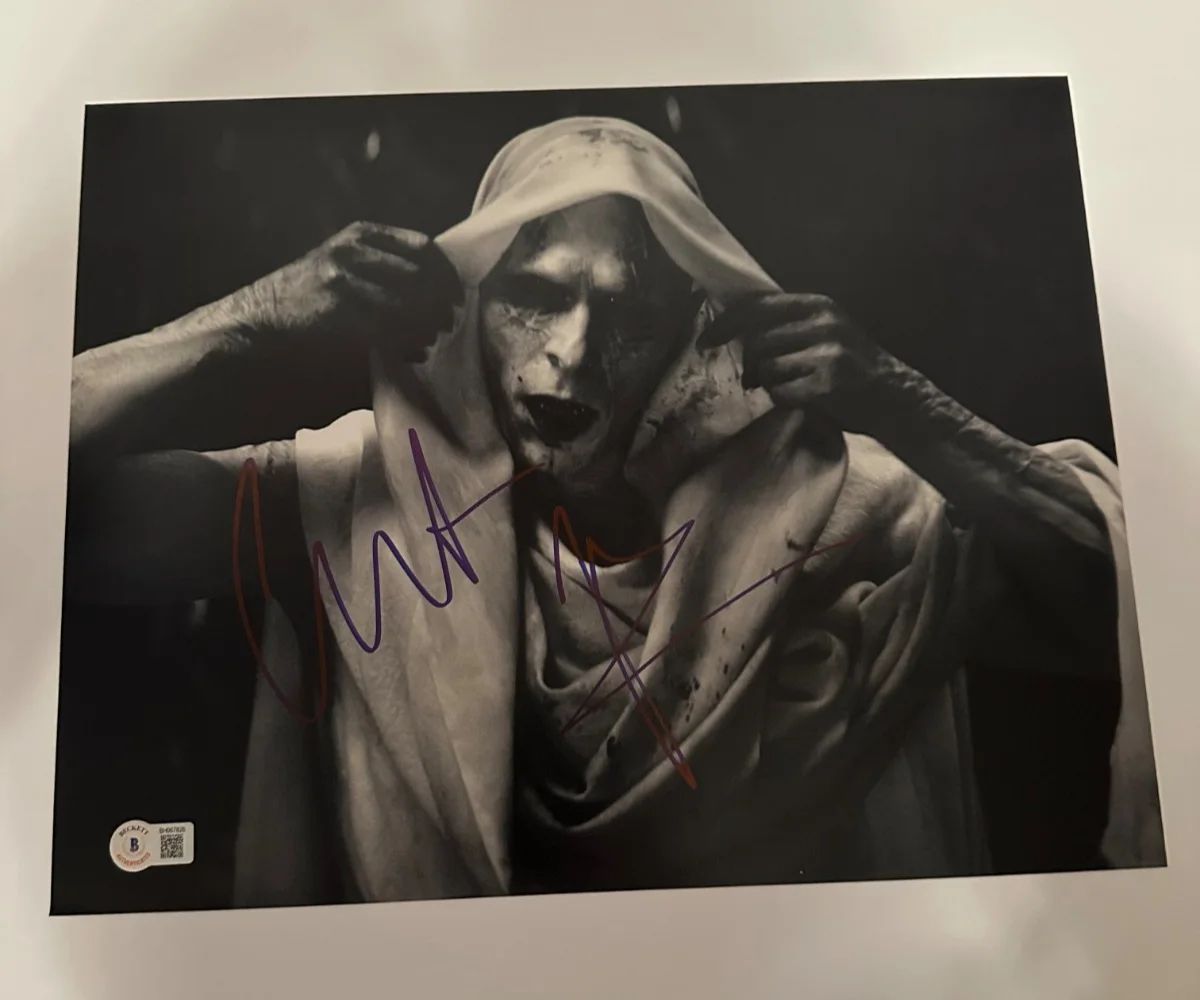 CHRISTIAN BALE autograph Beckett signed 11x14 photography THOR — CHRISTIAN BALE autograph Beckett signed 11x14 photography THOR GORR