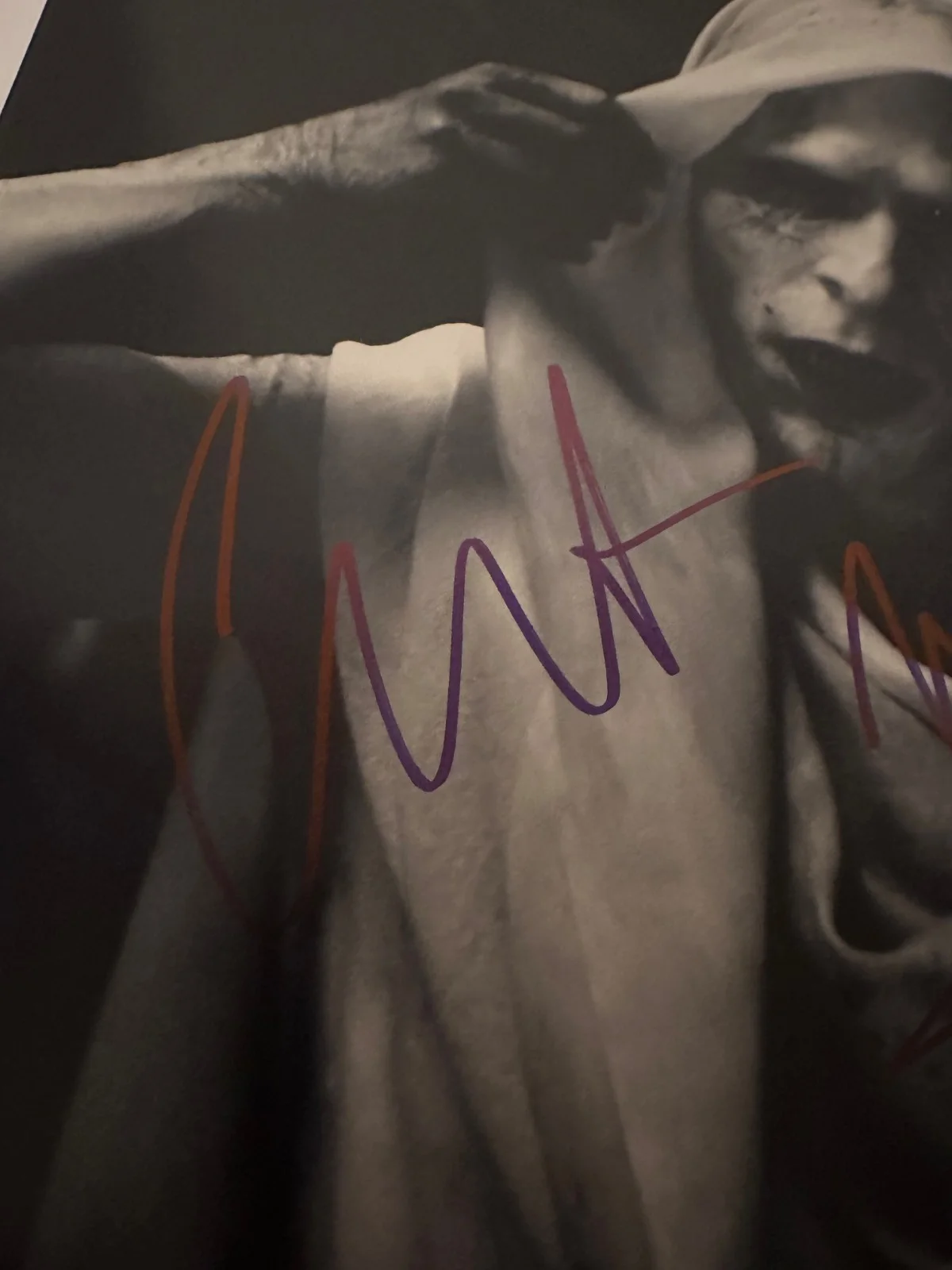 CHRISTIAN BALE autograph Beckett signed 11x14 photography THOR — CHRISTIAN BALE autograph Beckett signed 11x14 photography THOR GORR, image 2