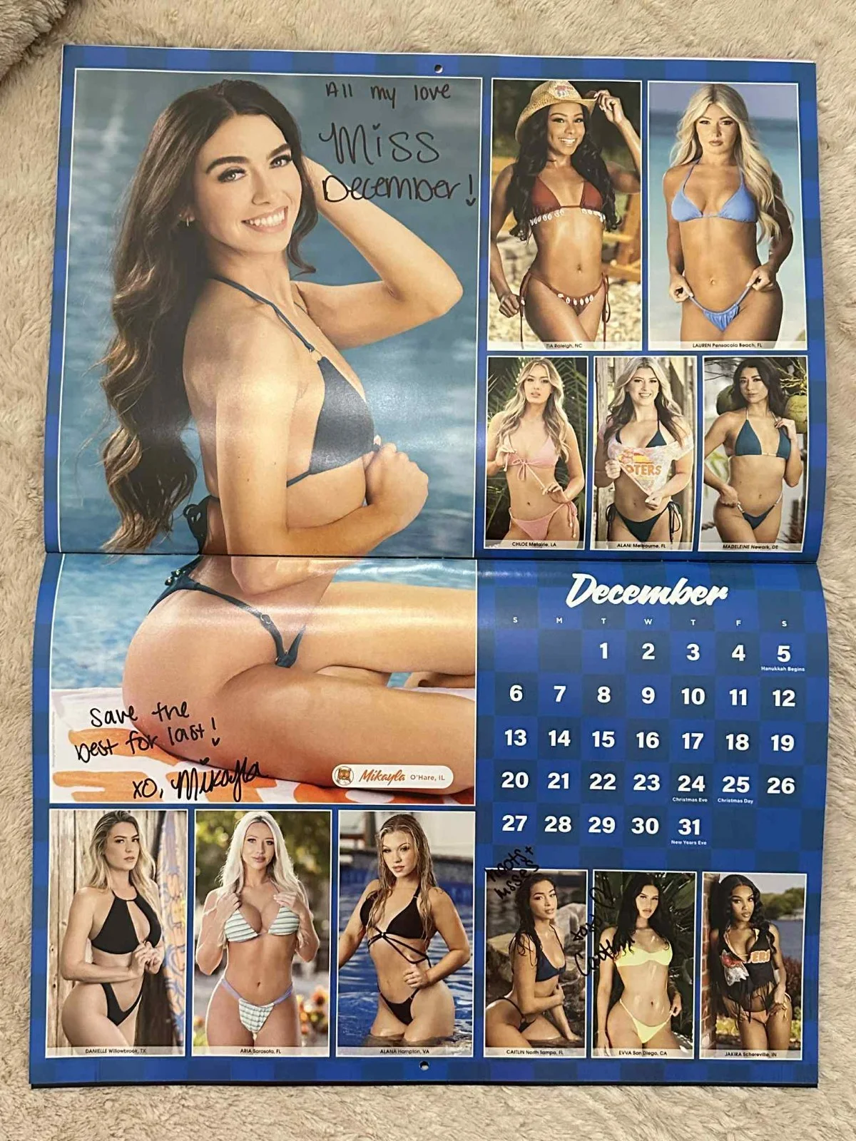 HOOTERS AUTOGRAPHED 2026 CALENDAR, 10 GIRLS SIGNED, image 4