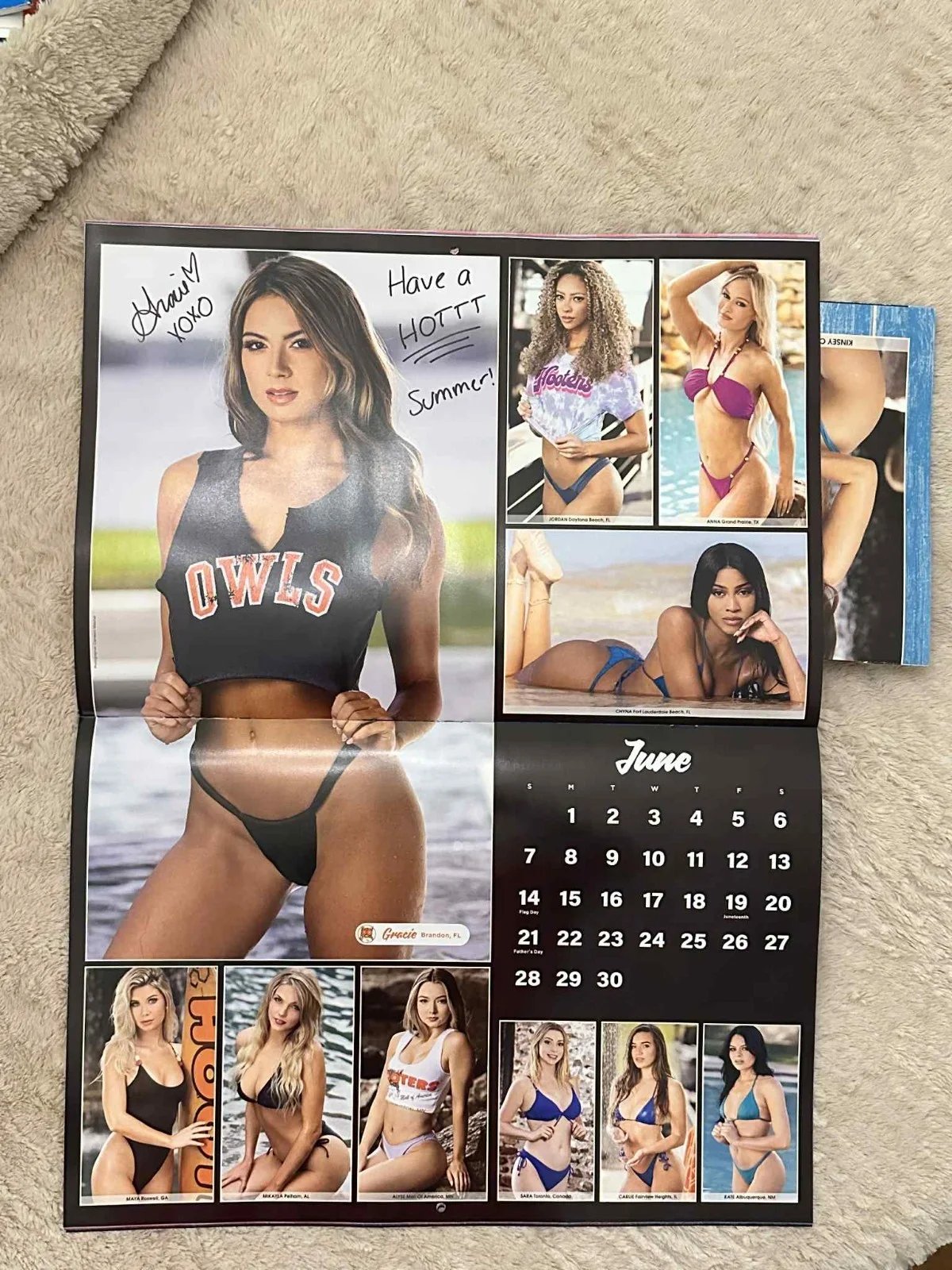 HOOTERS AUTOGRAPHED 2026 CALENDAR, 10 GIRLS SIGNED, image 5