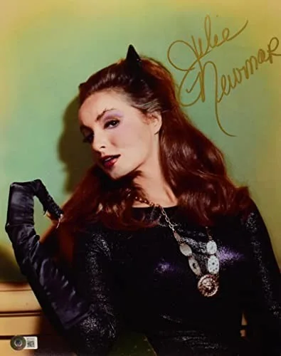 Julie Newmar — Julie Newmar Autographed 11x14 Catwoman Close Up Photo -Beckett W Hologram *Gold, изображение 5