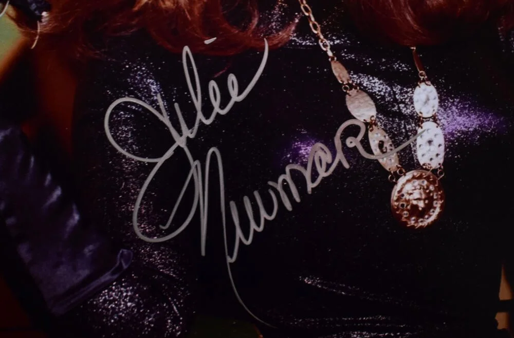 Julie Newmar — Julie Newmar Autographed 11x14 Catwoman Close Up Photo -Beckett W Hologram, изображение 2