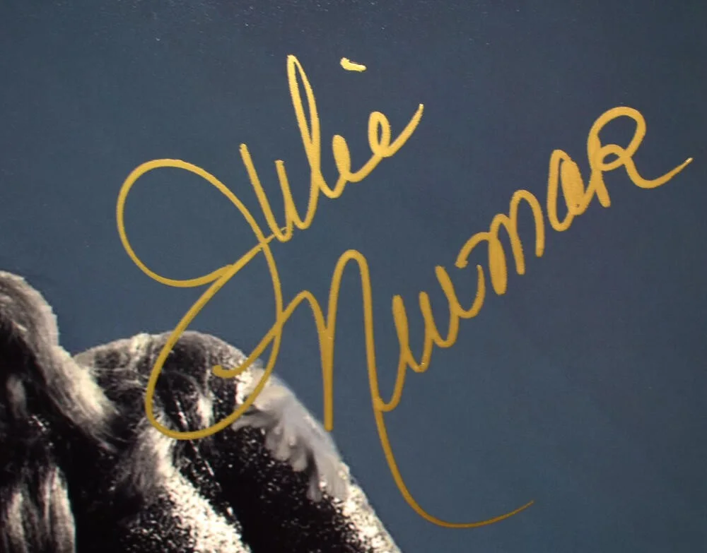 Julie Newmar — Julie Newmar Autographed 11x14 Catwoman Lean Photo -Beckett W Hologram *Gold, изображение 2
