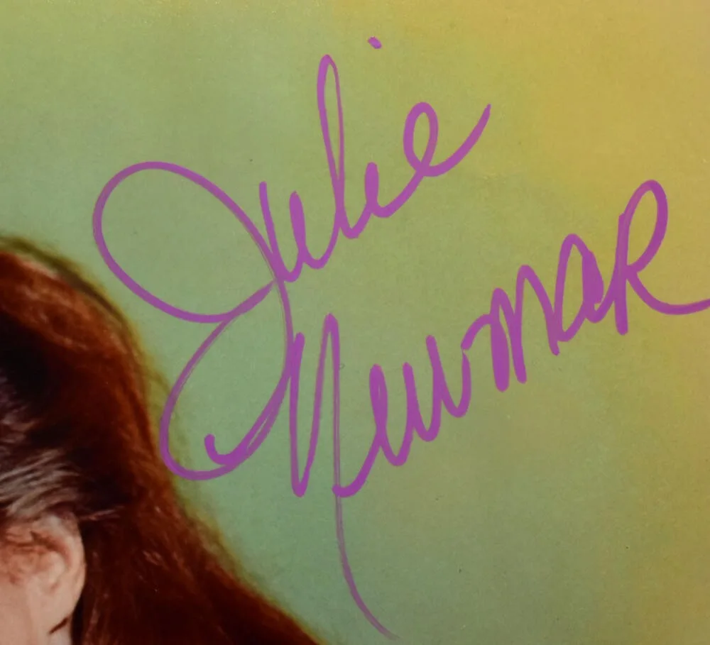 Julie Newmar — Julie Newmar Autographed 11x14 Catwoman Close Up Photo -Beckett W Hologram, изображение 2