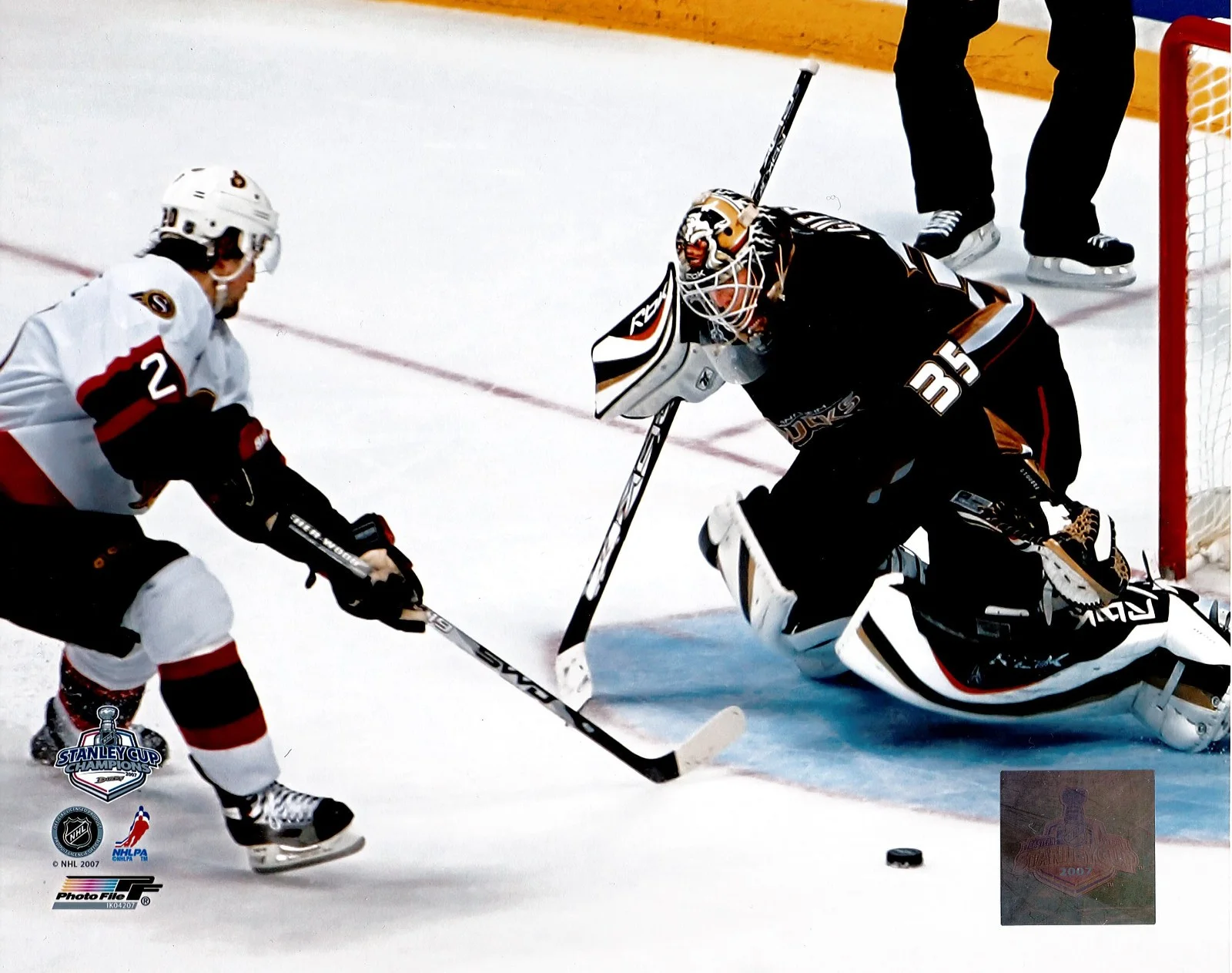#35 Jean Sebastein Giguere 2 Photos Anaheim Ducks 1 Photo Signed Official, изображение 2