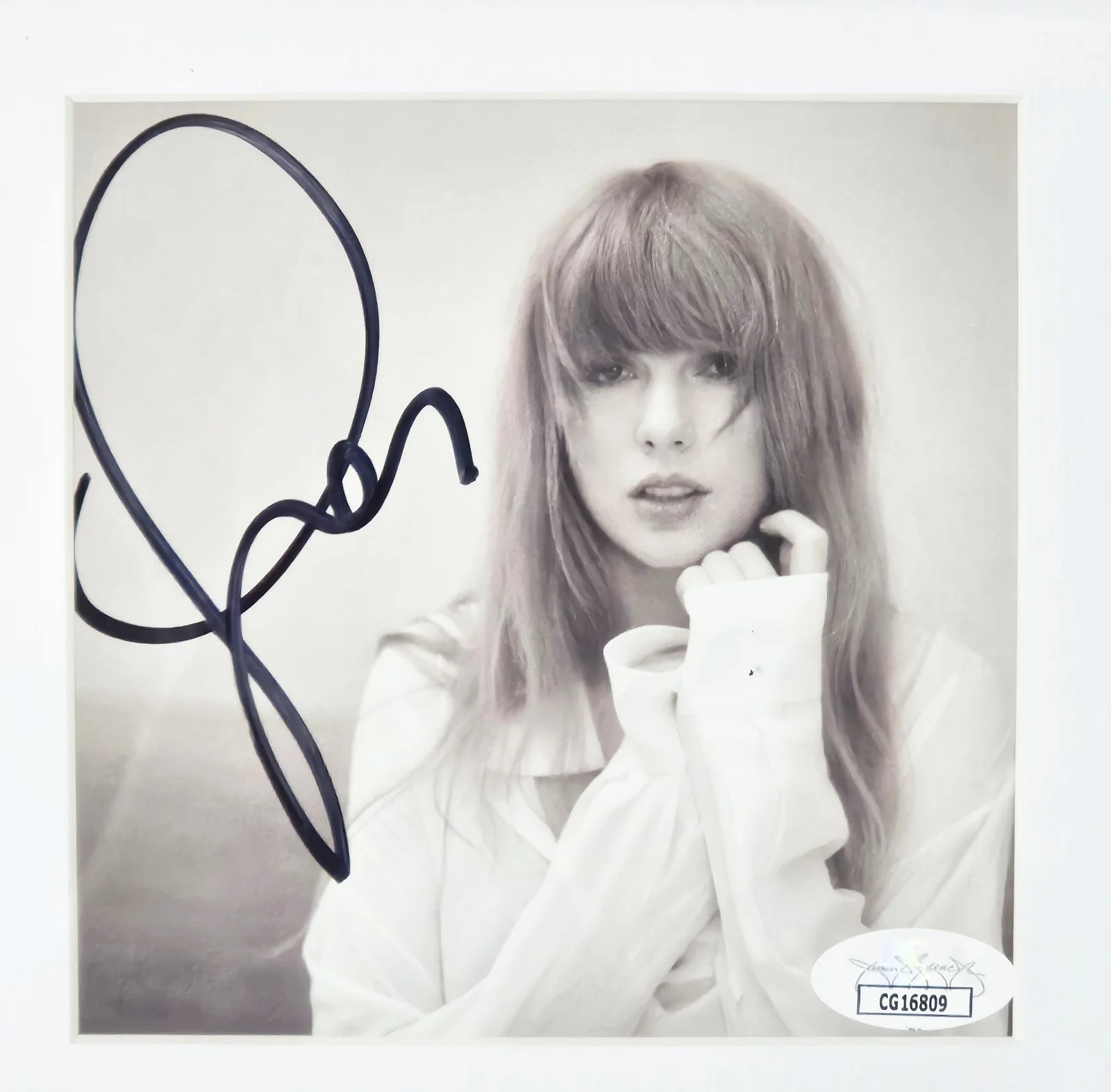 Taylor Swift Signed The Tortured Poets Department CD Framed JSA COA, изображение 2