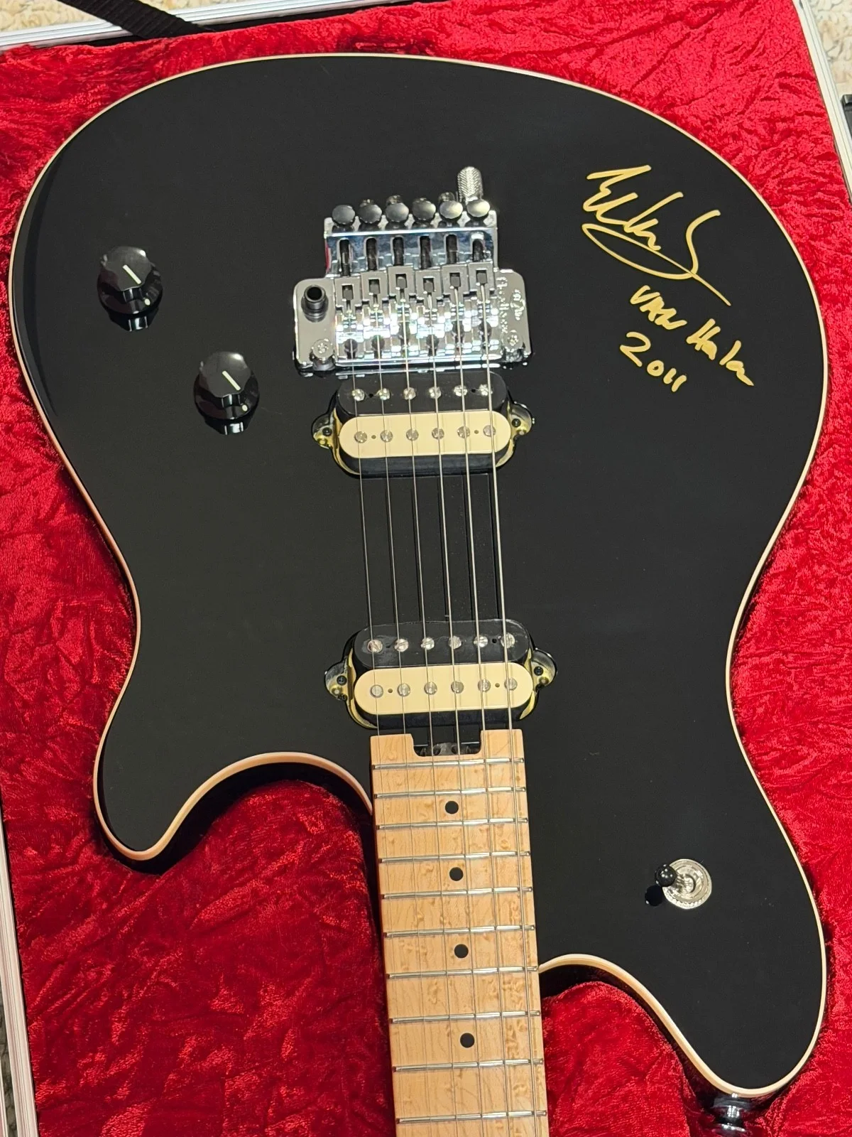 Eddie Van Halen Signed EVH Wolfgang Japanese Electric Guitar, изображение 2