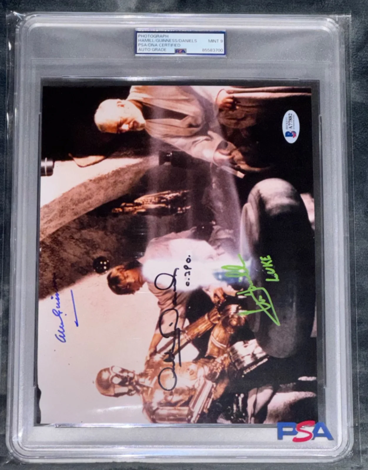 Alec Guinness, Mark Hamill, Anthony Daniels — Signed Alec Guinness & Mark Hamill STAR WARS Cast Photo Help Me OBI-WAN Auto PSA, изображение 3