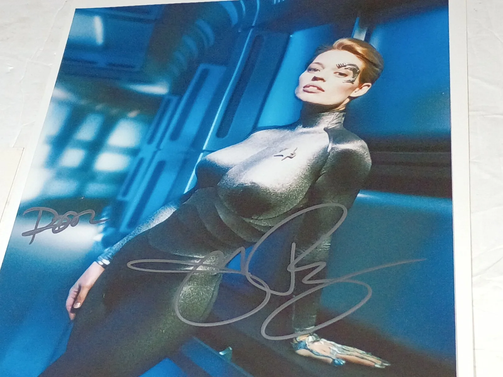 Jeri Ryan — Jeri Ryan Signed Star Trek Voyager 8x10 Photo Autograph Seven Of Nine COA, изображение 4