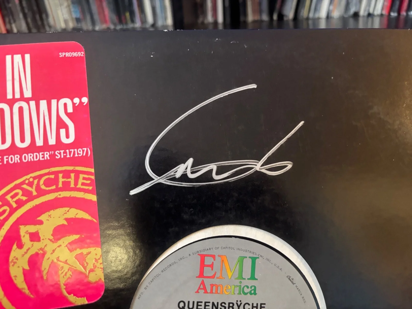 QUEENSYRCHE SIGNED AUTOGRAPHED LP VINYL SHADOWS X3 GEOFF TATE MIKE WHIP EDDIE, изображение 2