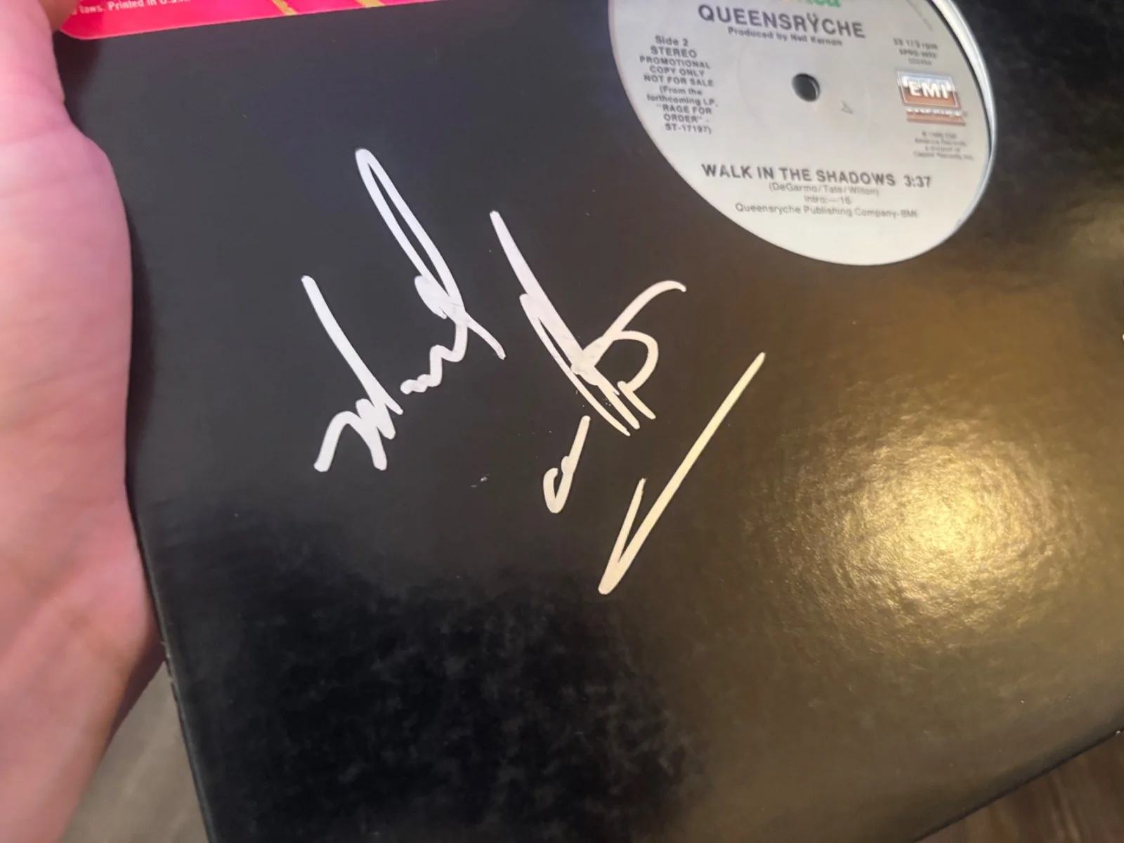 QUEENSYRCHE SIGNED AUTOGRAPHED LP VINYL SHADOWS X3 GEOFF TATE MIKE WHIP EDDIE, изображение 3